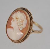 A 9ct gold hallmarked vintage ladies cameo ring. The large cameo with portrait bust of maiden.