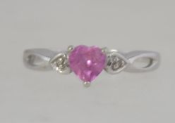 A 9ct white and heart shaped amethyst single stone ring. Size L.5 / Weight 1.