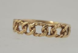 A hallmarked 9ct gold ring with celtic knott gallery. Hallmarked for London. Size N.5.