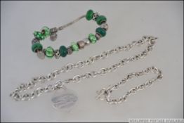 A collection of silver jewellery items to include a silver bracelet stamped 925,
