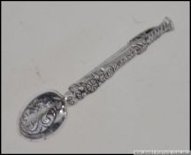 A silver hallmarked ladies brooch in the