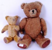TEDDY BEARS: Two vintage teddy bears, on