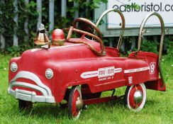 PEDAL CAR: A vintage style (likely 1980'