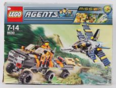 LEGO: Lego Agents boxed set 8630. Conten