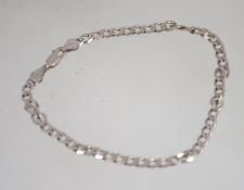 A silver belcher linked bracelet with lobster clasp marked 925. Weight 7.7g / Length 22cms.