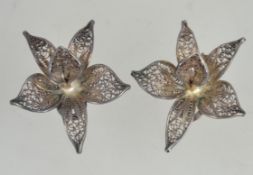 A good pair of silver 925 1950's filigree flower head clip on earrings. Size 3cms / weigh 9.