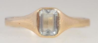 A 9ct gold aquamarine ladies dress ring having London hallmarks. Size N / Weight 2.