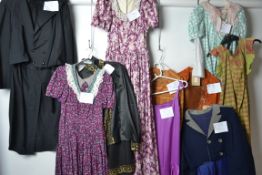 10x COSTUMES: Mixed group of 10 costumes