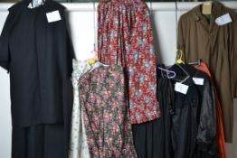 10x COSTUMES: Mixed group of 10 costumes