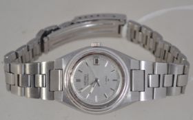 A 20th century ladies Seiko silvered dial faced wristwatch in stainless steel having baton numeral