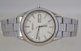 A 20th century gentlemans Seiko white faced wristwatch in stainless steel having baton numeral and