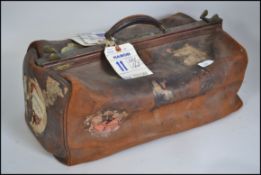 An early 20th century large leather Gladstone / Doctors bag,