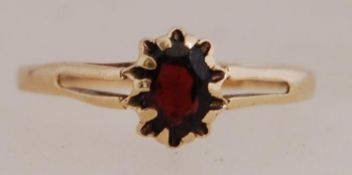 A 9ct gold ring set with a garnet gem st