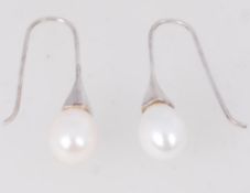 A pair of silver & pearl drop earrings m