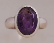 A contemporary 925 silver ring with a la