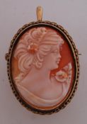 A 9ct gold cameo pendant. Measures 4.5 c