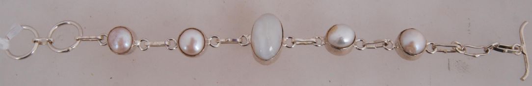 A 925 silver braclet with pearl stone li