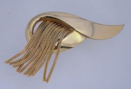 A large 1980's fringed brooch in a gold tone metal being 8cms long, 5.