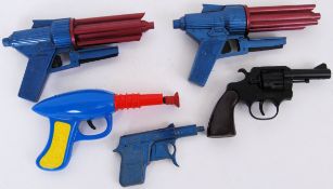 TOY GUNS: