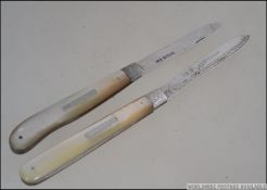 2 silver hallmarked mother of pearl handled fruit knives - pen knives to include examples by Thomas