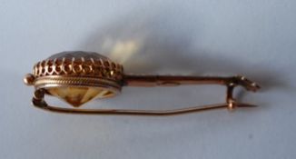 A 9ct gold Victorian brooch pin in the form of a Banjo with large prong set yellow tourmaline,