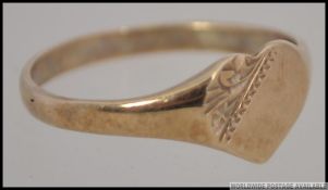 A 9ct gold hallmarked band ring with heart shaped centre being etched. London hallmarks for 1991.