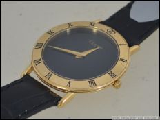 A contemporary Gucci black dial and gilt metal wristwatch having plain black dial with faceted