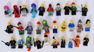 LEGO: A good assortment of 30x Lego minifigures to include vintage, some Series minifigures, Town,