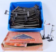 HORNBY 0 GAUGE: An original vintage Hornby 0 gauge M1 Train set within the original box (contents