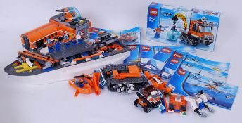 LEGO: A collection of assorted loose Lego City Arctic sets - some part made / fully made.