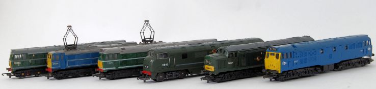 00 GAUGE: A collection of 6x assorted loose 00 gauge railway trainset locomotives to include; D5575,