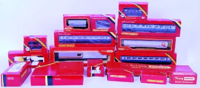 00 GAUGE: A collection of assorted vintage Triang Hornby 00 gauge rolling stock / railway