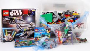 LEGO: A good collection of assorted loose Lego to include some bagged sets - 4527, 76044,