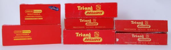 TRIANG / HORNBY RAILWAYS: A collection of assorted vintage Triang / Hornby railways 00 gauge