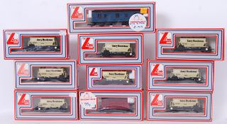 LIMA: A collection of 10x Lima 00 gauge railway trainset carriages and wagons - mostly 305636W Amey