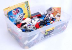 LEGO: An assorted box of loose Lego - to include some part built Star Wars sets, vintage pieces,