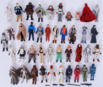 STAR WARS: A good collection of 41x original vintage Kenner / Palitoy made Star Wars action figures.