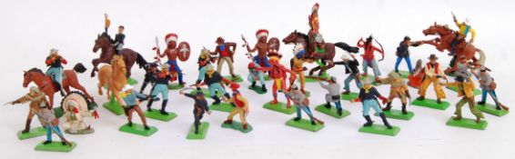 BRITAINS: A collection of assorted vintage Britains Deetail plastic and metal Cowboys,