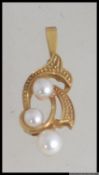 A 9ct gold and seed pearl necklace penda