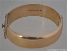 A large 9ct gold / 375 hallmarked ladies