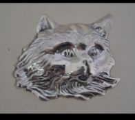 A silver brooch in the form of a cat having pin to verso. Weight 10.3g / Size 3.