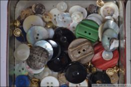 A collection of vintage and antique buttons to include a set of Jade buttons, glass buttons,