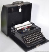 Triumph: Perfekt typewriter. Metal black body with rounded original glass keys. Great condition.