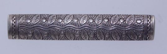 A vintage Art Deco style white metal bar brooch (tests silver) with foliate vine decoration with