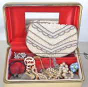 A collection of vintage 20th century costume jewellery to include brooches, necklaces,