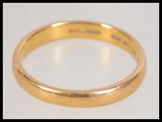 A hallmarked 22ct gold band ring. Size P.5. Weight 3.9g. Hallmarked London.