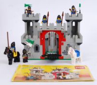 LEGO CASTLE: An original vintage 1980's Legoland Lego Knights Castle set 6073.