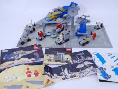 LEGO SPACE: A good collection of vintage 1980's Legoland Space sets and accessories, all loose,