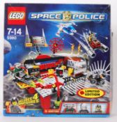 LEGO SPACE POLICE: Lego Space Police set 'Squidman's Pitstop' 5980.