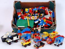 VINTAGE LEGO: A collection of vintage loose Lego to include some vintage part sets made-up.